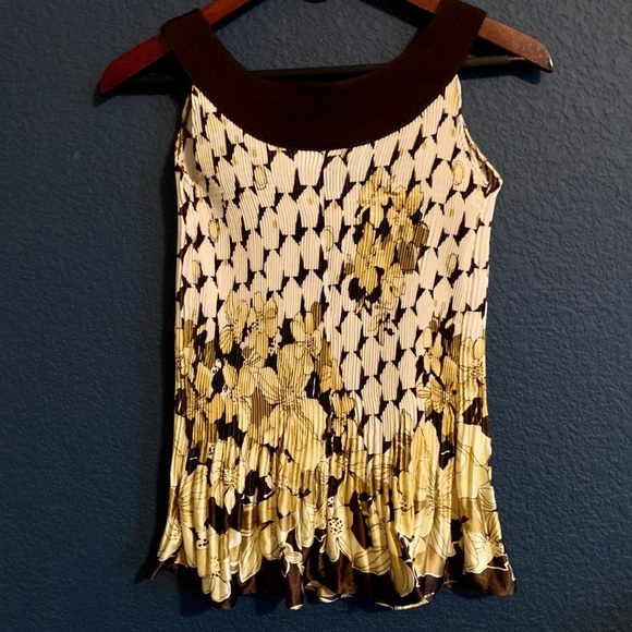 Serenade New York Accordion Pleated Blou… - Picture 5 of 8